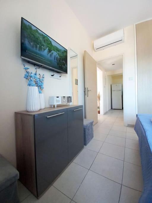 Lovely Ap In The Center Of Kato Paphos Exterior photo