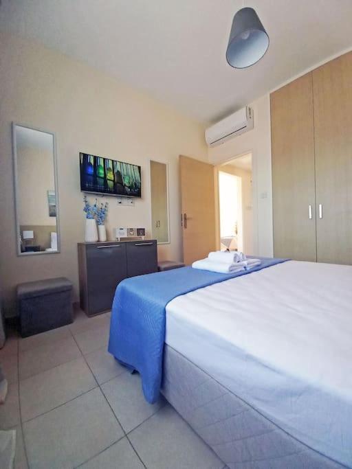 Lovely Ap In The Center Of Kato Paphos Exterior photo